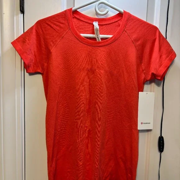 NWT Lululemon Women's Size 8 Swiftly Tech Short Sleeve 2.0 Top - Picture 2 of 10